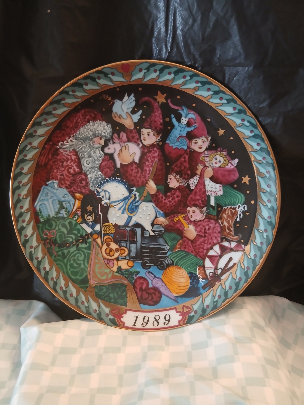1989 First Edition "Santa's Workshop" Decorative Holiday Collector Plate